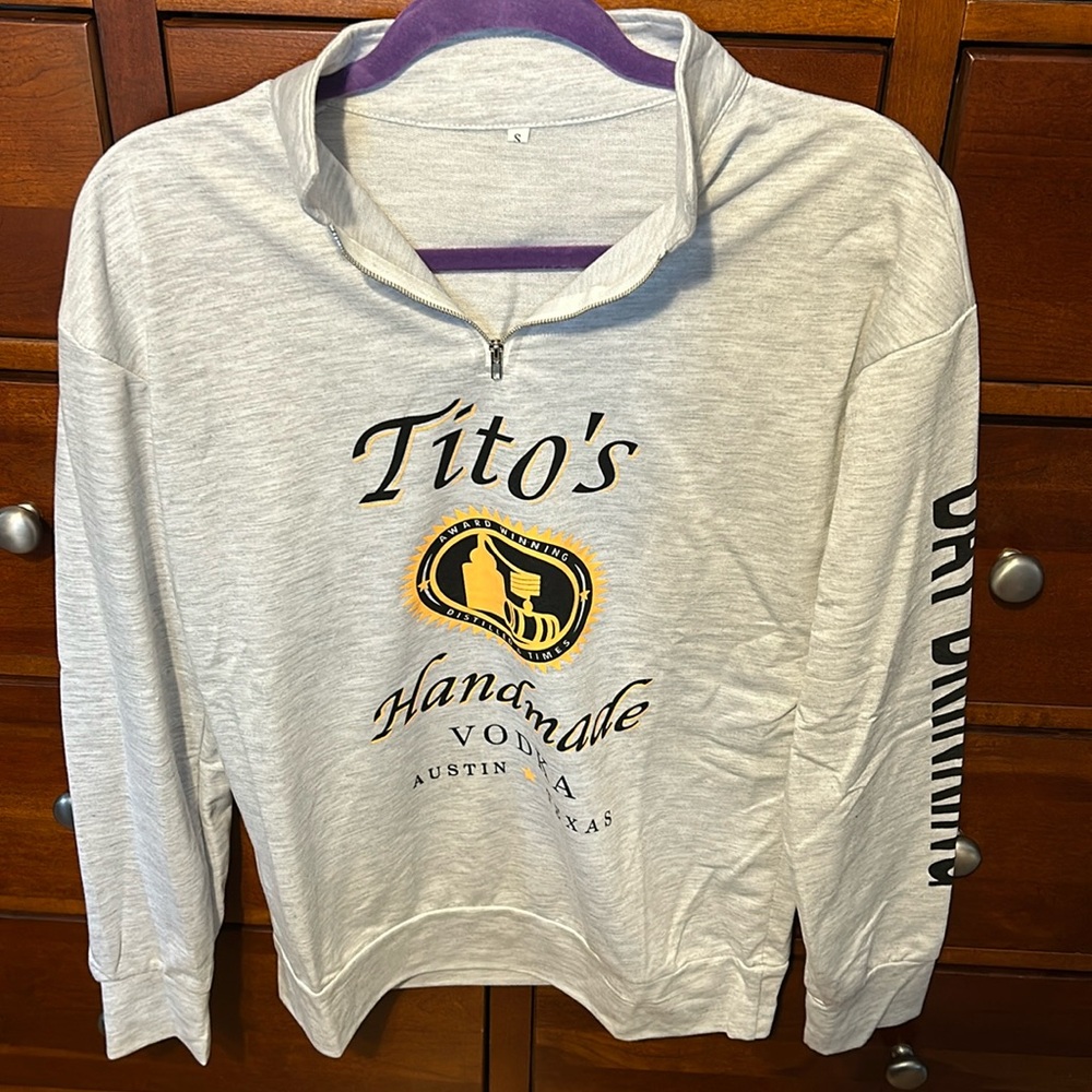 Tito’s light weight 1/4 zip grey
